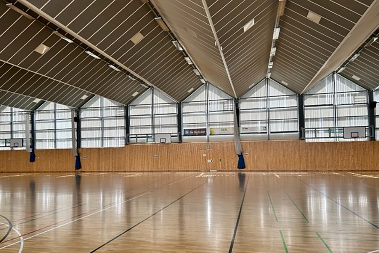 Sport an der HTWK Leipzig Blick in die helle Sporthalle